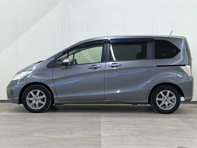 ホンダ フリード GH 道央・札幌 2012(平24)年 6万km ポリッシュドメタルメタリック /エンジンスターター//社外スタッドレスタイヤ//4WD//片側パワースライドドア//スペアキー//社外ナビ//ワンセグテレビ//純正フロアマット//バックカメラ//アイドリングストップ//ETC