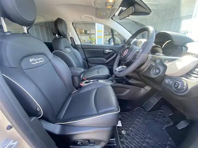フィアット ５００Ｘ クロス 福岡県 2020(令2)年 2万km ベージュ ・アクティブクルーズコントロール/・USB/Bluetooth/・バックカメラ/・黒革シート/シートヒーター/・社外前後ドライブレコーダー/・社外ETC/・純正17AW/・プッシュスタート/・アイドリングストップ/・スマートキー/・パワーシート/・オートライト/・LEDライト