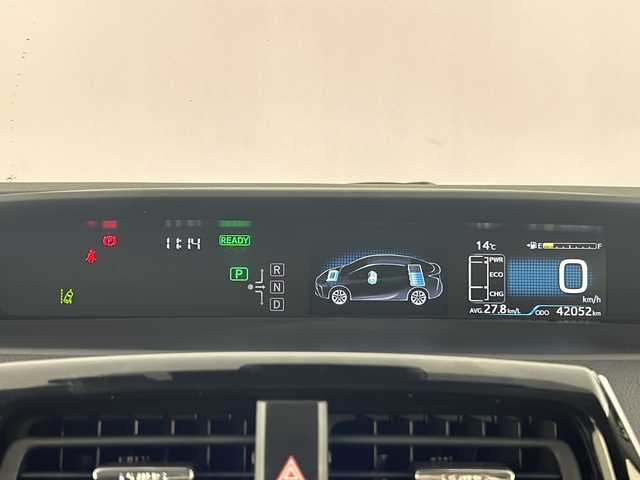 トヨタ プリウス S 愛知県 2019(令1)年 4.2万km アティチュードブラックマイカ 社外ナビ(AVN-RB7)/ＣＤ/ＤＶＤ/Ｂｌｕｅｔｏｏｔｈ　/バックカメラ　/レーダークルーズコントロール　/レーンキープアシスト　/衝突軽減ブレーキ　/ビルトインＥＴＣ　/ＬＥＤヘッドライト　/フォグランプ　/オートハイビーム