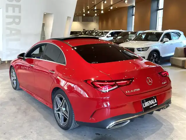 メルセデス・ベンツ ＣＬＡ２５０ 4MATIC AMGライン 道央・札幌 2019(令1)年 1.1万km ジュピターレッド AMGライン/　・AMGスタイリングパッケージ/　・18インチAMG5スポークAW/　・マルチビームLEDヘッドライト/　・アダプティブハイビームアシストプラス/　・アンビエントライト/レーダーセーフティパッケージ/AMGレザーエクスクルーシブパッケージ/　・本革シート/　・アルミニウムインテリアトリム/パノラミックスライディングルーフ/アドバンスドパッケージ/　・360°カメラ/　・ヘッドアップディスプレイ/　・アドバンスドサウンドシステム/ナビゲーションパッケージ