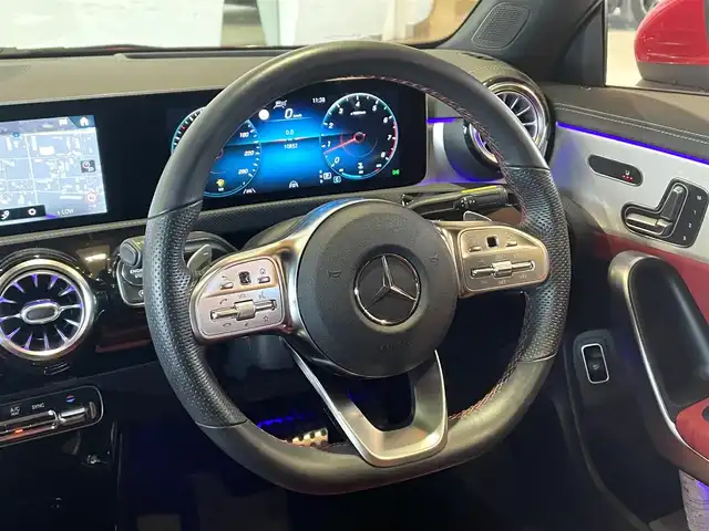 メルセデス・ベンツ ＣＬＡ２５０ 4MATIC AMGライン 道央・札幌 2019(令1)年 1.1万km ジュピターレッド AMGライン/　・AMGスタイリングパッケージ/　・18インチAMG5スポークAW/　・マルチビームLEDヘッドライト/　・アダプティブハイビームアシストプラス/　・アンビエントライト/レーダーセーフティパッケージ/AMGレザーエクスクルーシブパッケージ/　・本革シート/　・アルミニウムインテリアトリム/パノラミックスライディングルーフ/アドバンスドパッケージ/　・360°カメラ/　・ヘッドアップディスプレイ/　・アドバンスドサウンドシステム/ナビゲーションパッケージ