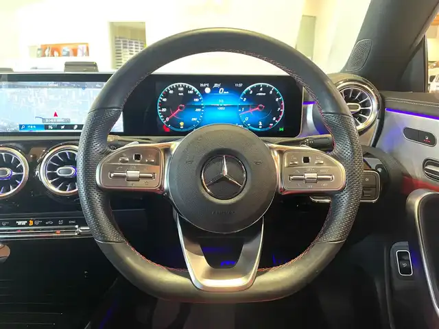 メルセデス・ベンツ ＣＬＡ２５０ 4MATIC AMGライン 道央・札幌 2019(令1)年 1.1万km ジュピターレッド AMGライン/　・AMGスタイリングパッケージ/　・18インチAMG5スポークAW/　・マルチビームLEDヘッドライト/　・アダプティブハイビームアシストプラス/　・アンビエントライト/レーダーセーフティパッケージ/AMGレザーエクスクルーシブパッケージ/　・本革シート/　・アルミニウムインテリアトリム/パノラミックスライディングルーフ/アドバンスドパッケージ/　・360°カメラ/　・ヘッドアップディスプレイ/　・アドバンスドサウンドシステム/ナビゲーションパッケージ