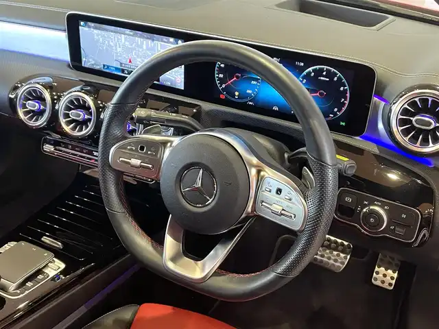 メルセデス・ベンツ ＣＬＡ２５０ 4MATIC AMGライン 道央・札幌 2019(令1)年 1.1万km ジュピターレッド AMGライン/　・AMGスタイリングパッケージ/　・18インチAMG5スポークAW/　・マルチビームLEDヘッドライト/　・アダプティブハイビームアシストプラス/　・アンビエントライト/レーダーセーフティパッケージ/AMGレザーエクスクルーシブパッケージ/　・本革シート/　・アルミニウムインテリアトリム/パノラミックスライディングルーフ/アドバンスドパッケージ/　・360°カメラ/　・ヘッドアップディスプレイ/　・アドバンスドサウンドシステム/ナビゲーションパッケージ
