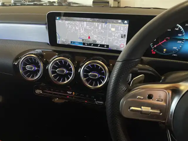 メルセデス・ベンツ ＣＬＡ２５０ 4MATIC AMGライン 道央・札幌 2019(令1)年 1.1万km ジュピターレッド AMGライン/　・AMGスタイリングパッケージ/　・18インチAMG5スポークAW/　・マルチビームLEDヘッドライト/　・アダプティブハイビームアシストプラス/　・アンビエントライト/レーダーセーフティパッケージ/AMGレザーエクスクルーシブパッケージ/　・本革シート/　・アルミニウムインテリアトリム/パノラミックスライディングルーフ/アドバンスドパッケージ/　・360°カメラ/　・ヘッドアップディスプレイ/　・アドバンスドサウンドシステム/ナビゲーションパッケージ