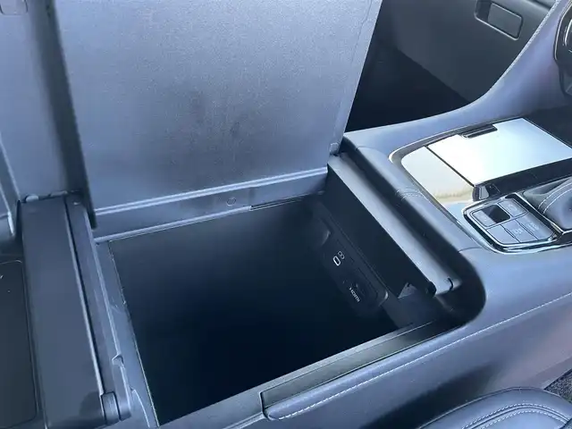 トヨタ アルファード Z 佐賀県 2024(令6)年 1.1万km ブラック /ワンオーナー//左右独立ムーンルーフ//デジタルインナーミラー//ユニバーサルステップ//トヨタチームメイト/　アドバンスパーク/　パーキングサポートブレーキ(周囲静止物)/　アドバンストドライブ/　緊急時操舵支援/　フロントクロストラフィックアラート/　レーンチェンジアシスト/　ドライバーモニターカメラ//純正14インチディスプレオオーディオプラス//純正13.2インチ有機EL後席ディスプレー//TV/HDMI//床下透過表示機能付パノラマミックビューモニター//ETC2.0//ステアリングヒーター//レザーシート//パワーシート(前席)//マイコンプリセットドライビングポジションシステム(運転席)//エグゼクティブパワーシート//18インチトリプルスポークスーパークロームメタリック塗装アルミホイール//セーフティセンス(予約安全パッケージ)/　プリクラッシュセーフティ/　レーントレーシングアシスト/　レーンディスパーチャーアラート/　全車速追従機能付きレーダークルーズコントロール/　アダプティブハイビームシステム/　ロードサインアシスト/　ドライバー異常時対応システム/　プロアクティブドライビングアシスト/　発信遅れ告知機能