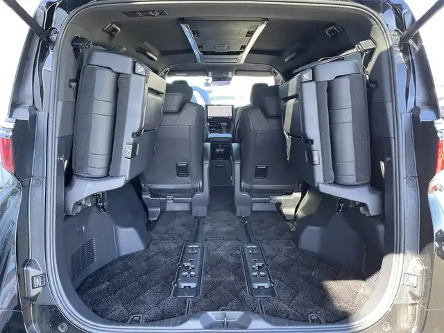 トヨタ アルファード Z 佐賀県 2024(令6)年 1.1万km ブラック /ワンオーナー//左右独立ムーンルーフ//デジタルインナーミラー//ユニバーサルステップ//トヨタチームメイト/　アドバンスパーク/　パーキングサポートブレーキ(周囲静止物)/　アドバンストドライブ/　緊急時操舵支援/　フロントクロストラフィックアラート/　レーンチェンジアシスト/　ドライバーモニターカメラ//純正14インチディスプレオオーディオプラス//純正13.2インチ有機EL後席ディスプレー//TV/HDMI//床下透過表示機能付パノラマミックビューモニター//ETC2.0//ステアリングヒーター//レザーシート//パワーシート(前席)//マイコンプリセットドライビングポジションシステム(運転席)//エグゼクティブパワーシート//18インチトリプルスポークスーパークロームメタリック塗装アルミホイール//セーフティセンス(予約安全パッケージ)/　プリクラッシュセーフティ/　レーントレーシングアシスト/　レーンディスパーチャーアラート/　全車速追従機能付きレーダークルーズコントロール/　アダプティブハイビームシステム/　ロードサインアシスト/　ドライバー異常時対応システム/　プロアクティブドライビングアシスト/　発信遅れ告知機能