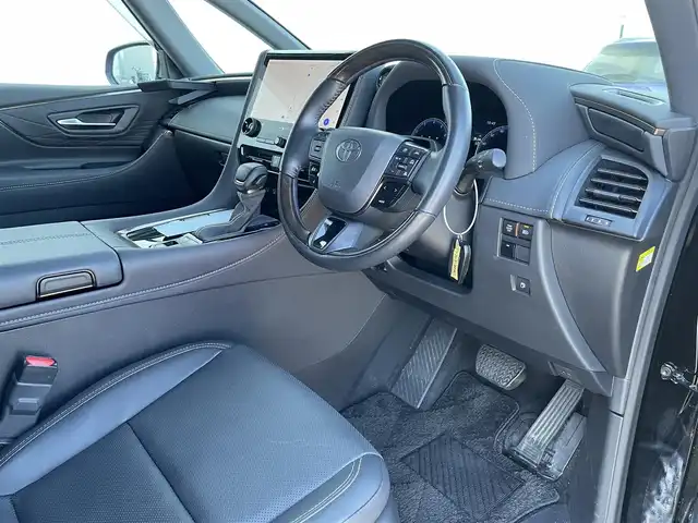 トヨタ アルファード Z 佐賀県 2024(令6)年 1.1万km ブラック /ワンオーナー//左右独立ムーンルーフ//デジタルインナーミラー//ユニバーサルステップ//トヨタチームメイト/　アドバンスパーク/　パーキングサポートブレーキ(周囲静止物)/　アドバンストドライブ/　緊急時操舵支援/　フロントクロストラフィックアラート/　レーンチェンジアシスト/　ドライバーモニターカメラ//純正14インチディスプレオオーディオプラス//純正13.2インチ有機EL後席ディスプレー//TV/HDMI//床下透過表示機能付パノラマミックビューモニター//ETC2.0//ステアリングヒーター//レザーシート//パワーシート(前席)//マイコンプリセットドライビングポジションシステム(運転席)//エグゼクティブパワーシート//18インチトリプルスポークスーパークロームメタリック塗装アルミホイール//セーフティセンス(予約安全パッケージ)/　プリクラッシュセーフティ/　レーントレーシングアシスト/　レーンディスパーチャーアラート/　全車速追従機能付きレーダークルーズコントロール/　アダプティブハイビームシステム/　ロードサインアシスト/　ドライバー異常時対応システム/　プロアクティブドライビングアシスト/　発信遅れ告知機能