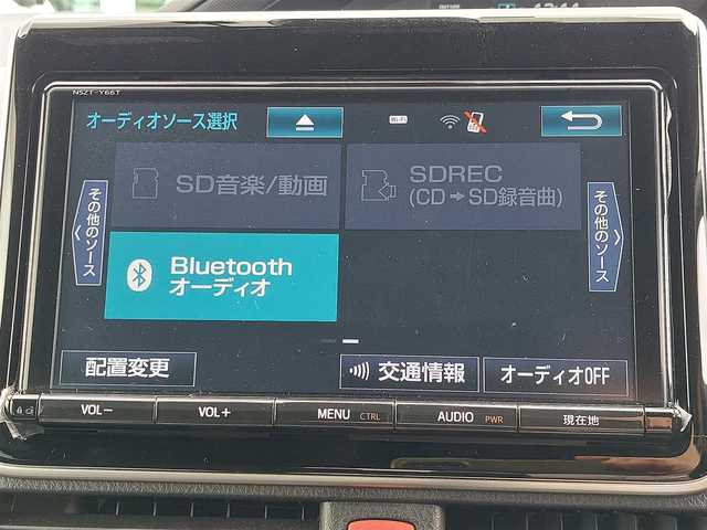 トヨタ ヴォクシー ZS 東京都 2018(平30)年 3.3万km ホワイトパールクリスタルシャイン 純正9インチナビ/フリップダウンモニター/バックカメラ/ビルトインETC2.0/ドライブレコーダー/両側パワースライドドア/衝突軽減ブレーキ/レーンキープアシスト/オートマチックハイビーム/クルーズコントロール/アイドリングストップ/スマートキー/LEDヘッドライト/純正16インチAW