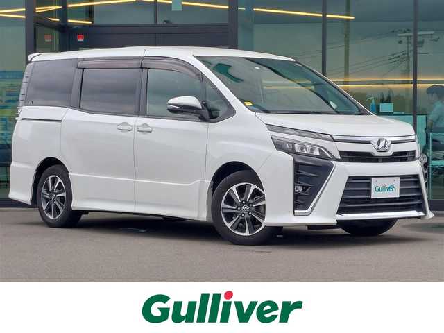 トヨタ ヴォクシー ZS 東京都 2018(平30)年 3.3万km ホワイトパールクリスタルシャイン 純正9インチナビ/フリップダウンモニター/バックカメラ/ビルトインETC2.0/ドライブレコーダー/両側パワースライドドア/衝突軽減ブレーキ/レーンキープアシスト/オートマチックハイビーム/クルーズコントロール/アイドリングストップ/スマートキー/リフトアップシート/LEDヘッドライト/純正16インチAW