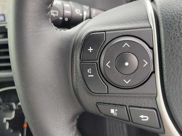 トヨタ ヴォクシー ZS 東京都 2018(平30)年 3.3万km ホワイトパールクリスタルシャイン 純正9インチナビ/フリップダウンモニター/バックカメラ/ビルトインETC2.0/ドライブレコーダー/両側パワースライドドア/衝突軽減ブレーキ/レーンキープアシスト/オートマチックハイビーム/クルーズコントロール/アイドリングストップ/スマートキー/リフトアップシート/LEDヘッドライト/純正16インチAW
