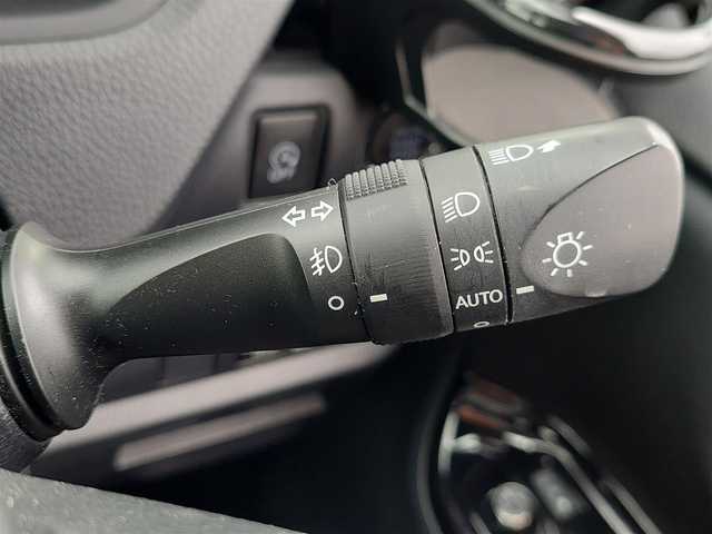 トヨタ ヴォクシー ZS 東京都 2018(平30)年 3.3万km ホワイトパールクリスタルシャイン 純正9インチナビ/フリップダウンモニター/バックカメラ/ビルトインETC2.0/ドライブレコーダー/両側パワースライドドア/衝突軽減ブレーキ/レーンキープアシスト/オートマチックハイビーム/クルーズコントロール/アイドリングストップ/スマートキー/リフトアップシート/LEDヘッドライト/純正16インチAW