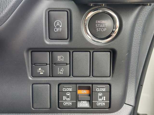 トヨタ ヴォクシー ZS 東京都 2018(平30)年 3.3万km ホワイトパールクリスタルシャイン 純正9インチナビ/フリップダウンモニター/バックカメラ/ビルトインETC2.0/ドライブレコーダー/両側パワースライドドア/衝突軽減ブレーキ/レーンキープアシスト/オートマチックハイビーム/クルーズコントロール/アイドリングストップ/スマートキー/リフトアップシート/LEDヘッドライト/純正16インチAW