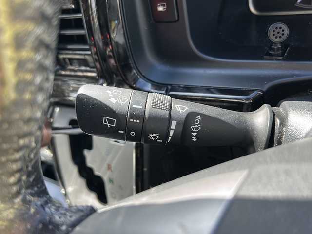 トヨタ ハイエース GL ロング 石川県 2020(令2)年 13.6万km ブラックマイカ 4WD/トヨタセーフティーセンス/・衝突被害軽減ブレーキ/・プリクラッシュセーフティ/・レーンディパーチャーアラート/・オートマチックハイビーム/・パノラミックビューモニター/・パーキングサポートブレーキ（前後方静止物）/社外メモリーナビゲーション/【CD・DVD・Bluetooth・フルセグTV】/型番：CN-F1XVD/KENWOODサブウーハー/社外フリップダウンモニター/デジタルインナーミラー/ベッドキッド/サイドマウントテーブル(レッグ付き)/FLEXシートカバー/社外マフラー/片側パワースライドドア/前方ドライブレコーダー/LEDヘッドライト/・オートライト/・フォグランプ/コーナーセンサー/プッシュスタート/・スマートキー/取扱説明書/記録簿