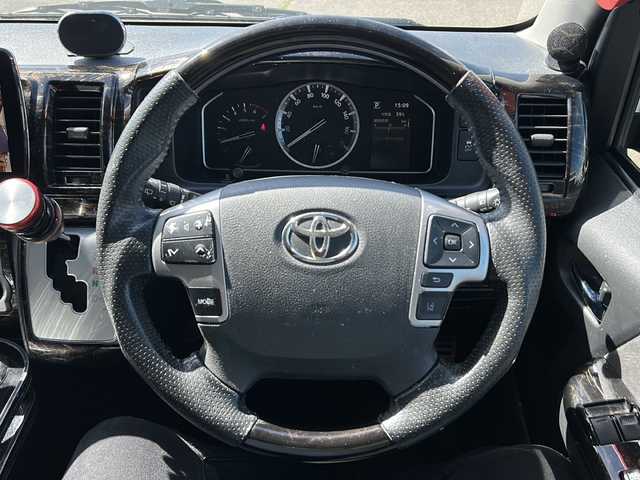 トヨタ ハイエース GL ロング 石川県 2020(令2)年 13.6万km ブラックマイカ 4WD/トヨタセーフティーセンス/・衝突被害軽減ブレーキ/・プリクラッシュセーフティ/・レーンディパーチャーアラート/・オートマチックハイビーム/・パノラミックビューモニター/・パーキングサポートブレーキ（前後方静止物）/社外メモリーナビゲーション/【CD・DVD・Bluetooth・フルセグTV】/型番：CN-F1XVD/KENWOODサブウーハー/社外フリップダウンモニター/デジタルインナーミラー/ベッドキッド/サイドマウントテーブル(レッグ付き)/FLEXシートカバー/社外マフラー/片側パワースライドドア/前方ドライブレコーダー/LEDヘッドライト/・オートライト/・フォグランプ/コーナーセンサー/プッシュスタート/・スマートキー/取扱説明書/記録簿