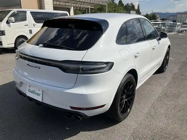 ポルシェ マカン GTS 滋賀県 2020(令2)年 2.9万km 白 ワンオーナー/V型6気筒ツインターボ 380PS/車検7年12月まで/純正HDDナビ/パノラミックビューモニター/赤革シート（シートヒーター付）/運転席&助手席パワーシート/社外ドライブレコーダー/純正ETC2.0/保証書/取扱説明書/