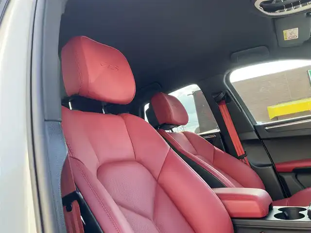 ポルシェ マカン GTS 滋賀県 2020(令2)年 2.9万km 白 ワンオーナー/V型6気筒ツインターボ 380PS/車検7年12月まで/純正HDDナビ/パノラミックビューモニター/赤革シート（シートヒーター付）/運転席&助手席パワーシート/社外ドライブレコーダー/純正ETC2.0/保証書/取扱説明書/