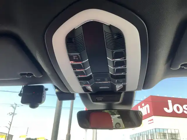 ポルシェ マカン GTS 滋賀県 2020(令2)年 2.9万km 白 ワンオーナー/V型6気筒ツインターボ 380PS/車検7年12月まで/純正HDDナビ/パノラミックビューモニター/赤革シート（シートヒーター付）/運転席&助手席パワーシート/社外ドライブレコーダー/純正ETC2.0/保証書/取扱説明書/