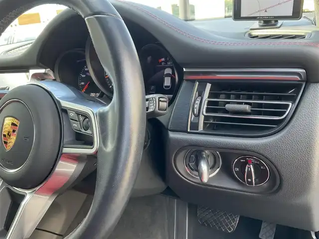 ポルシェ マカン GTS 滋賀県 2020(令2)年 2.9万km 白 ワンオーナー/V型6気筒ツインターボ 380PS/車検7年12月まで/純正HDDナビ/パノラミックビューモニター/赤革シート（シートヒーター付）/運転席&助手席パワーシート/社外ドライブレコーダー/純正ETC2.0/保証書/取扱説明書/