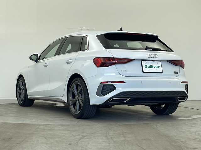 アウディ Ａ３ SB 40TFSI クワトロ Sライン 秋田県 2022(令4)年 0.7万km グレイシアホワイトメタリック 4WD/純正メモリナビ　/フルセグTV/BT/AppleCarPlay/AndroidAuto/衝突被害軽減ブレーキ　/レーダークルーズコントロール　/パドルシフト　/レーンキープアシスト　/横滑り防止装置/バックカメラ　/ビルトインＥＴＣ　/前席シートヒーター　/前席パワーシート/ＬＥＤヘッドライト/ヒーテッドドアミラー/リアフォグ/純正アルミホイール/電動格納ミラー/スマートキー
