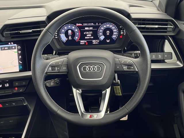アウディ Ａ３ SB 40TFSI クワトロ Sライン 秋田県 2022(令4)年 0.7万km グレイシアホワイトメタリック 4WD/純正メモリナビ　/フルセグTV/BT/AppleCarPlay/AndroidAuto/衝突被害軽減ブレーキ　/レーダークルーズコントロール　/パドルシフト　/レーンキープアシスト　/横滑り防止装置/バックカメラ　/ビルトインＥＴＣ　/前席シートヒーター　/前席パワーシート/ＬＥＤヘッドライト/ヒーテッドドアミラー/リアフォグ/純正アルミホイール/電動格納ミラー/スマートキー