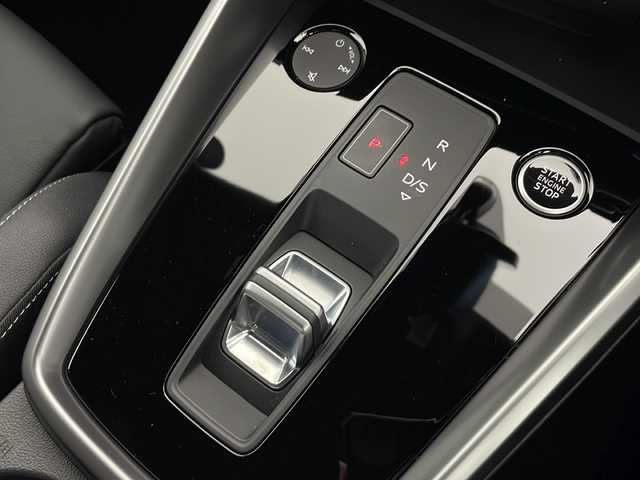 アウディ Ａ３ SB 40TFSI クワトロ Sライン 秋田県 2022(令4)年 0.7万km グレイシアホワイトメタリック 4WD/純正メモリナビ　/フルセグTV/BT/AppleCarPlay/AndroidAuto/衝突被害軽減ブレーキ　/レーダークルーズコントロール　/パドルシフト　/レーンキープアシスト　/横滑り防止装置/バックカメラ　/ビルトインＥＴＣ　/前席シートヒーター　/前席パワーシート/ＬＥＤヘッドライト/ヒーテッドドアミラー/リアフォグ/純正アルミホイール/電動格納ミラー/スマートキー