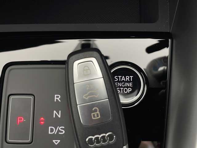 アウディ Ａ３ SB 40TFSI クワトロ Sライン 秋田県 2022(令4)年 0.7万km グレイシアホワイトメタリック 4WD/純正メモリナビ　/フルセグTV/BT/AppleCarPlay/AndroidAuto/衝突被害軽減ブレーキ　/レーダークルーズコントロール　/パドルシフト　/レーンキープアシスト　/横滑り防止装置/バックカメラ　/ビルトインＥＴＣ　/前席シートヒーター　/前席パワーシート/ＬＥＤヘッドライト/ヒーテッドドアミラー/リアフォグ/純正アルミホイール/電動格納ミラー/スマートキー