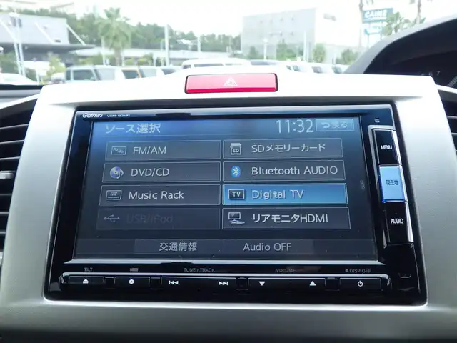 ホンダ フリード G プレミアムエディション 千葉県 2015(平27)年 6.4万km モダンスティールM 両側パワースライドドア/純正SDナビ/地デジTV/【DVD/CD再生機能　Bluetooth接続】/バックカメラ/フリップダウンモニター/ドライブレコーダー/ETC/HIDヘッドライト/コーナーセンサー/スマートキー