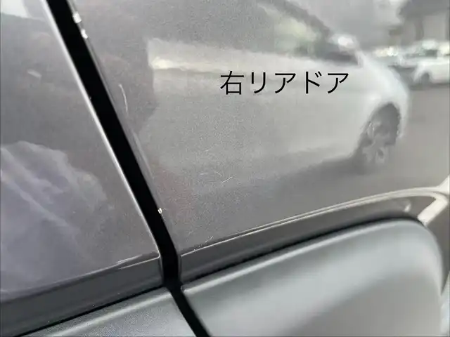 スズキ クロスビー HYBRID MZ 三重県 2018(平30)年 6.5万km ミネラルグレーメタリック 3トーンコーディネート 純正ナビ（Bluetooth/AM/FM/CD/DVD/SD/地デジTV）/全方位モニター用カメラパッケージ（フロントサイドバックカメラ/ハンズフリーステアリングスイッチ）/シートヒーター（運転席/助手席）/スペアキー/セーフティサポート（デュアルセンサーブレーキサポート/前後誤発進抑制機能/車線逸脱警報機能/ふらつき警報機能/先行車発進お知らせ機能/ハイビームアシスト/後退時ブレーキサポート/リアパーキングセンサー）/3トーンコーディネート/クルーズコントロール/LEDヘッドランプ/オートライト/パーソナルテーブル（後席左右）/シートバックポケット（助手席）/防汚タイプラゲッジフロア/キーレスプッシュスタートシステム/メッキ枠付メッシュフロントグリル/シルバー加飾付無塗装フロントバンパー/シルバーアンダーガード/LEDフォグランプ/ルーフ同色ドアミラー（電動リモート格納/ヒーター/ウインドウ）/メッキアウトサイドドアハンドル/革巻きステアリングホイール/パドルシフト/革巻きシフトノブ/シルバーシフトノブ