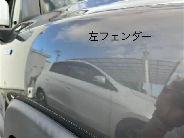 スズキ クロスビー HYBRID MZ 三重県 2018(平30)年 6.5万km ミネラルグレーメタリック 3トーンコーディネート 純正ナビ（Bluetooth/AM/FM/CD/DVD/SD/地デジTV）/全方位モニター用カメラパッケージ（フロントサイドバックカメラ/ハンズフリーステアリングスイッチ）/シートヒーター（運転席/助手席）/スペアキー/セーフティサポート（デュアルセンサーブレーキサポート/前後誤発進抑制機能/車線逸脱警報機能/ふらつき警報機能/先行車発進お知らせ機能/ハイビームアシスト/後退時ブレーキサポート/リアパーキングセンサー）/3トーンコーディネート/クルーズコントロール/LEDヘッドランプ/オートライト/パーソナルテーブル（後席左右）/シートバックポケット（助手席）/防汚タイプラゲッジフロア/キーレスプッシュスタートシステム/メッキ枠付メッシュフロントグリル/シルバー加飾付無塗装フロントバンパー/シルバーアンダーガード/LEDフォグランプ/ルーフ同色ドアミラー（電動リモート格納/ヒーター/ウインドウ）/メッキアウトサイドドアハンドル/革巻きステアリングホイール/パドルシフト/革巻きシフトノブ/シルバーシフトノブ