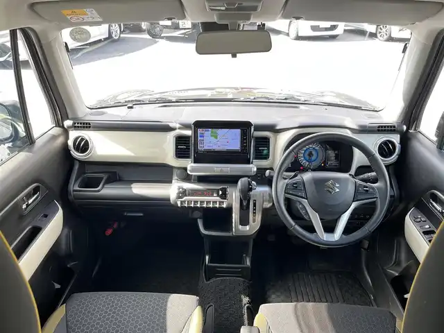 スズキ クロスビー HYBRID MZ 三重県 2018(平30)年 6.5万km ミネラルグレーメタリック 3トーンコーディネート 純正ナビ（Bluetooth/AM/FM/CD/DVD/SD/地デジTV）/全方位モニター用カメラパッケージ（フロントサイドバックカメラ/ハンズフリーステアリングスイッチ）/シートヒーター（運転席/助手席）/スペアキー/セーフティサポート（デュアルセンサーブレーキサポート/前後誤発進抑制機能/車線逸脱警報機能/ふらつき警報機能/先行車発進お知らせ機能/ハイビームアシスト/後退時ブレーキサポート/リアパーキングセンサー）/3トーンコーディネート/クルーズコントロール/LEDヘッドランプ/オートライト/パーソナルテーブル（後席左右）/シートバックポケット（助手席）/防汚タイプラゲッジフロア/キーレスプッシュスタートシステム/メッキ枠付メッシュフロントグリル/シルバー加飾付無塗装フロントバンパー/シルバーアンダーガード/LEDフォグランプ/ルーフ同色ドアミラー（電動リモート格納/ヒーター/ウインドウ）/メッキアウトサイドドアハンドル/革巻きステアリングホイール/パドルシフト/革巻きシフトノブ/シルバーシフトノブ