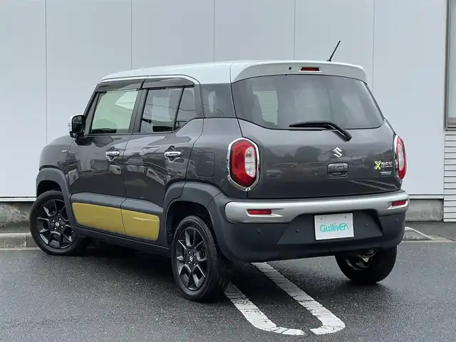 スズキ クロスビー HYBRID MZ 三重県 2018(平30)年 6.5万km ミネラルグレーメタリック 3トーンコーディネート 純正ナビ（Bluetooth/AM/FM/CD/DVD/SD/地デジTV）/全方位モニター用カメラパッケージ（フロントサイドバックカメラ/ハンズフリーステアリングスイッチ）/シートヒーター（運転席/助手席）/スペアキー/セーフティサポート（デュアルセンサーブレーキサポート/前後誤発進抑制機能/車線逸脱警報機能/ふらつき警報機能/先行車発進お知らせ機能/ハイビームアシスト/後退時ブレーキサポート/リアパーキングセンサー）/3トーンコーディネート/クルーズコントロール/LEDヘッドランプ/オートライト/パーソナルテーブル（後席左右）/シートバックポケット（助手席）/防汚タイプラゲッジフロア/キーレスプッシュスタートシステム/メッキ枠付メッシュフロントグリル/シルバー加飾付無塗装フロントバンパー/シルバーアンダーガード/LEDフォグランプ/ルーフ同色ドアミラー（電動リモート格納/ヒーター/ウインドウ）/メッキアウトサイドドアハンドル/革巻きステアリングホイール/パドルシフト/革巻きシフトノブ/シルバーシフトノブ