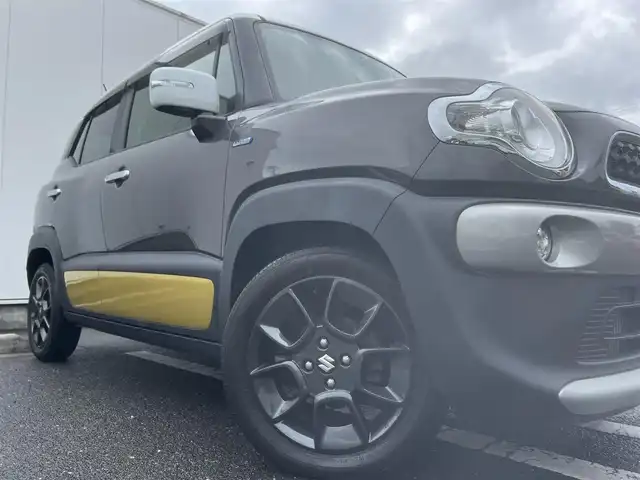 スズキ クロスビー HYBRID MZ 三重県 2018(平30)年 6.5万km ミネラルグレーメタリック 3トーンコーディネート 純正ナビ（Bluetooth/AM/FM/CD/DVD/SD/地デジTV）/全方位モニター用カメラパッケージ（フロントサイドバックカメラ/ハンズフリーステアリングスイッチ）/シートヒーター（運転席/助手席）/スペアキー/セーフティサポート（デュアルセンサーブレーキサポート/前後誤発進抑制機能/車線逸脱警報機能/ふらつき警報機能/先行車発進お知らせ機能/ハイビームアシスト/後退時ブレーキサポート/リアパーキングセンサー）/3トーンコーディネート/クルーズコントロール/LEDヘッドランプ/オートライト/パーソナルテーブル（後席左右）/シートバックポケット（助手席）/防汚タイプラゲッジフロア/キーレスプッシュスタートシステム/メッキ枠付メッシュフロントグリル/シルバー加飾付無塗装フロントバンパー/シルバーアンダーガード/LEDフォグランプ/ルーフ同色ドアミラー（電動リモート格納/ヒーター/ウインドウ）/メッキアウトサイドドアハンドル/革巻きステアリングホイール/パドルシフト/革巻きシフトノブ/シルバーシフトノブ
