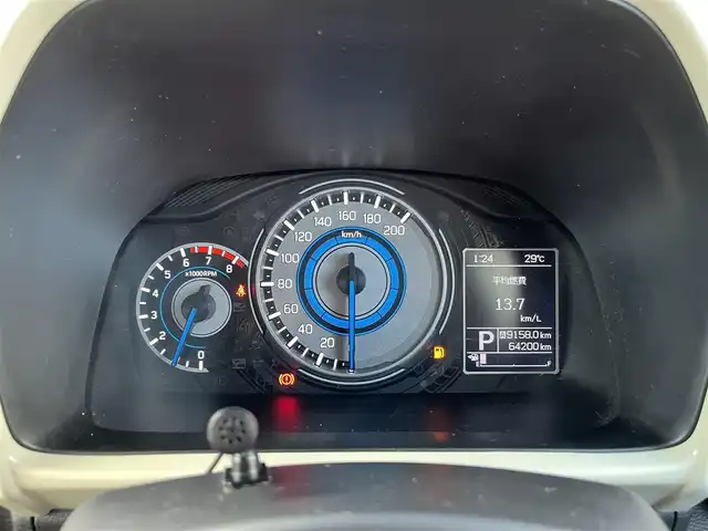 スズキ クロスビー HYBRID MZ 三重県 2018(平30)年 6.5万km ミネラルグレーメタリック 3トーンコーディネート 純正ナビ（Bluetooth/AM/FM/CD/DVD/SD/地デジTV）/全方位モニター用カメラパッケージ（フロントサイドバックカメラ/ハンズフリーステアリングスイッチ）/シートヒーター（運転席/助手席）/スペアキー/セーフティサポート（デュアルセンサーブレーキサポート/前後誤発進抑制機能/車線逸脱警報機能/ふらつき警報機能/先行車発進お知らせ機能/ハイビームアシスト/後退時ブレーキサポート/リアパーキングセンサー）/3トーンコーディネート/クルーズコントロール/LEDヘッドランプ/オートライト/パーソナルテーブル（後席左右）/シートバックポケット（助手席）/防汚タイプラゲッジフロア/キーレスプッシュスタートシステム/メッキ枠付メッシュフロントグリル/シルバー加飾付無塗装フロントバンパー/シルバーアンダーガード/LEDフォグランプ/ルーフ同色ドアミラー（電動リモート格納/ヒーター/ウインドウ）/メッキアウトサイドドアハンドル/革巻きステアリングホイール/パドルシフト/革巻きシフトノブ/シルバーシフトノブ