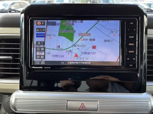 スズキ クロスビー HYBRID MZ 三重県 2018(平30)年 6.5万km ミネラルグレーメタリック 3トーンコーディネート 純正ナビ（Bluetooth/AM/FM/CD/DVD/SD/地デジTV）/全方位モニター用カメラパッケージ（フロントサイドバックカメラ/ハンズフリーステアリングスイッチ）/シートヒーター（運転席/助手席）/スペアキー/セーフティサポート（デュアルセンサーブレーキサポート/前後誤発進抑制機能/車線逸脱警報機能/ふらつき警報機能/先行車発進お知らせ機能/ハイビームアシスト/後退時ブレーキサポート/リアパーキングセンサー）/3トーンコーディネート/クルーズコントロール/LEDヘッドランプ/オートライト/パーソナルテーブル（後席左右）/シートバックポケット（助手席）/防汚タイプラゲッジフロア/キーレスプッシュスタートシステム/メッキ枠付メッシュフロントグリル/シルバー加飾付無塗装フロントバンパー/シルバーアンダーガード/LEDフォグランプ/ルーフ同色ドアミラー（電動リモート格納/ヒーター/ウインドウ）/メッキアウトサイドドアハンドル/革巻きステアリングホイール/パドルシフト/革巻きシフトノブ/シルバーシフトノブ