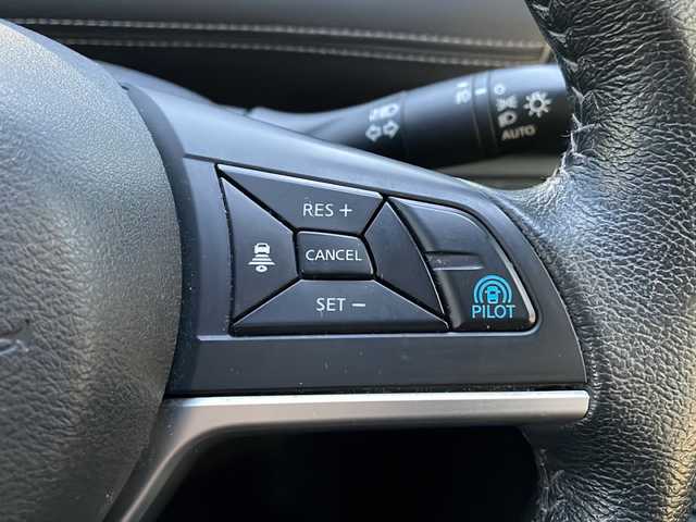 日産 セレナ ハイウェイスター プロパイロットED 青森県 2016(平28)年 8.4万km ダイヤモンドブラック ・4WD/・プロパイロット/・純正9インチナビ/・フリップダウンモニター/・フルセグ/・CD/DVD/Bluetooth/・アラウンドビューモニター/・衝突被害軽減ブレーキ/・レーンキープアシスト/・レーダークルーズコントロール/・オートライト/・オートマチックハイビーム/・アイドリングストップ/・両側パワースライドドア/・プッシュスタート/・スマートキー/・ドライブレコーダー/・ETC/・スペアキー1本/・電格ミラー/・純正フロアマット/・純正15AW