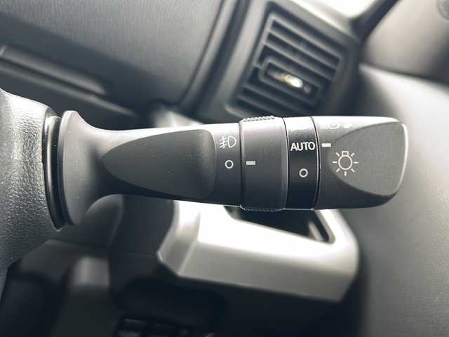 ダイハツ ウェイク G ターボVS SA Ⅲ 静岡県 2022(令4)年 3.5万km ブラックマイカメタリック 【安全装備】/スマートアシストIII/衝突回避・軽減ブレーキ機能/（車速約4km/hから80km/h間時警報アラーム喚起作動）/（前車相対速度約30km/h未満時衝突回避機能作動）/（前車相対速度約30km/hから80km/h時衝突軽減ブレーキ作動）/（対歩行者：車速約30km/h未満時回避機能作動、50km/h未満時軽減機能作動）/オートハイビーム（作動車速：約25km/h以上時）/誤発進抑制機能（障害物検知範囲前方4m以内・後方3m以内）/車線逸脱警報（作動車速：約60km/h以上時）/先行車発進お知らせ機能 /【主要装備】　/純正ナビ　/フルセグテレビ　/アラウンドビューモニター　/両側パワースライドドア　/スマートキー　/プッシュスタート　/ローダウン　/ＬＥＤ　/アイドリングストップ　/ＥＴＣ　/ドライブレコーダー/ステアリングスイッチ/スペアキー有り/TEIN車高調