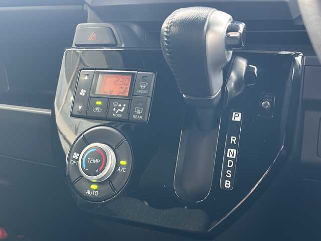 ダイハツ ウェイク G ターボVS SA Ⅲ 静岡県 2022(令4)年 3.5万km ブラックマイカメタリック 【安全装備】/スマートアシストIII/衝突回避・軽減ブレーキ機能/（車速約4km/hから80km/h間時警報アラーム喚起作動）/（前車相対速度約30km/h未満時衝突回避機能作動）/（前車相対速度約30km/hから80km/h時衝突軽減ブレーキ作動）/（対歩行者：車速約30km/h未満時回避機能作動、50km/h未満時軽減機能作動）/オートハイビーム（作動車速：約25km/h以上時）/誤発進抑制機能（障害物検知範囲前方4m以内・後方3m以内）/車線逸脱警報（作動車速：約60km/h以上時）/先行車発進お知らせ機能 /【主要装備】　/純正ナビ　/フルセグテレビ　/アラウンドビューモニター　/両側パワースライドドア　/スマートキー　/プッシュスタート　/ローダウン　/ＬＥＤ　/アイドリングストップ　/ＥＴＣ　/ドライブレコーダー/ステアリングスイッチ/スペアキー有り/TEIN車高調