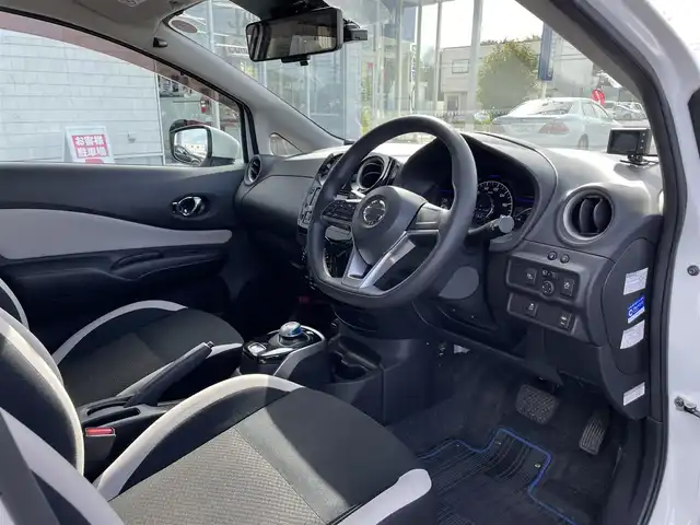 日産 ノート e－パワー X 群馬県 2019(平31)年 10.1万km ブリリアントホワイトパール (株)IDOMが運営する【じしゃロン伊勢崎店】の自社ローン専用車両になりますこちらは現金またはオートローンご利用時の価格です。自社ローンご希望の方は別途その旨お申付け下さい/インテリジェントアラウンドビューモニター（インテリジェントルームミラー）＋ドアミラーヒーター/LEDヘッドランプ/＝＝＝/ワンオーナー/純正SDナビ/【CD・DVD・SD・BT・フルセグTV】/純正15インチAW/純正ドライブレコーダー（フロント）/社外ドライブレコーダー（リア）/エマージェンシーブレーキ/レーンキープアラート/踏み間違い衝突防止アシスト/横滑り防止装置/コーナーセンサー/ステアリングスイッチ/オートライト/LEDヘッドライト/フォグライト/スマートキーX２/ETC