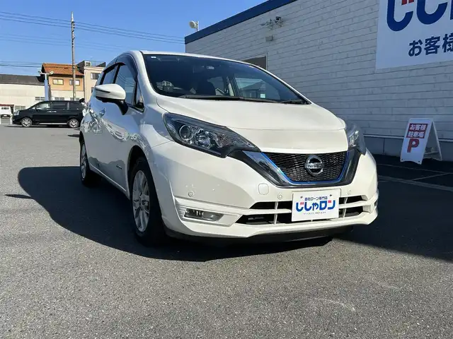 日産 ノート e－パワー X 群馬県 2019(平31)年 10.1万km ブリリアントホワイトパール (株)IDOMが運営する【じしゃロン伊勢崎店】の自社ローン専用車両になりますこちらは現金またはオートローンご利用時の価格です。自社ローンご希望の方は別途その旨お申付け下さい/インテリジェントアラウンドビューモニター（インテリジェントルームミラー）＋ドアミラーヒーター/LEDヘッドランプ/＝＝＝/ワンオーナー/純正SDナビ/【CD・DVD・SD・BT・フルセグTV】/純正15インチAW/純正ドライブレコーダー（フロント）/社外ドライブレコーダー（リア）/エマージェンシーブレーキ/レーンキープアラート/踏み間違い衝突防止アシスト/横滑り防止装置/コーナーセンサー/ステアリングスイッチ/オートライト/LEDヘッドライト/フォグライト/スマートキーX２/ETC