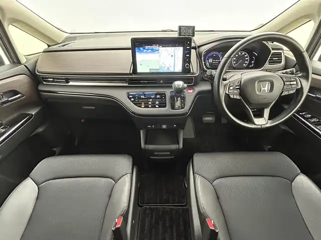 ホンダ オデッセイ ハイブリッド e:HEVアブソルート 岡山県 2021(令3)年 4.4万km プラチナホワイトパール 純正10インチナビ/【HDMI/フルセグ/DVD/CD】/マルチビューカメラ/両側パワースライドドア/純正ドライブレコーダー(前後)/社外レーダー搭載/レーダークルーズコントロール/LEDヘッドライト/オートライト/オートハイビーム/衝突軽減ブレーキ/踏み間違い防止装置/レーンキープアシスト/コーナーセンサー/ハーフレザー/純正アルミホイール