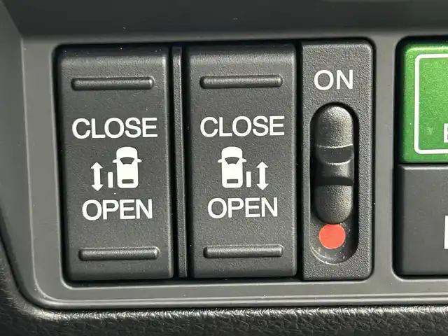 ホンダ オデッセイ ハイブリッド e:HEVアブソルート 岡山県 2021(令3)年 4.4万km プラチナホワイトパール 純正10インチナビ/【HDMI/フルセグ/DVD/CD】/マルチビューカメラ/両側パワースライドドア/純正ドライブレコーダー(前後)/社外レーダー搭載/レーダークルーズコントロール/LEDヘッドライト/オートライト/オートハイビーム/衝突軽減ブレーキ/踏み間違い防止装置/レーンキープアシスト/コーナーセンサー/ハーフレザー/純正アルミホイール