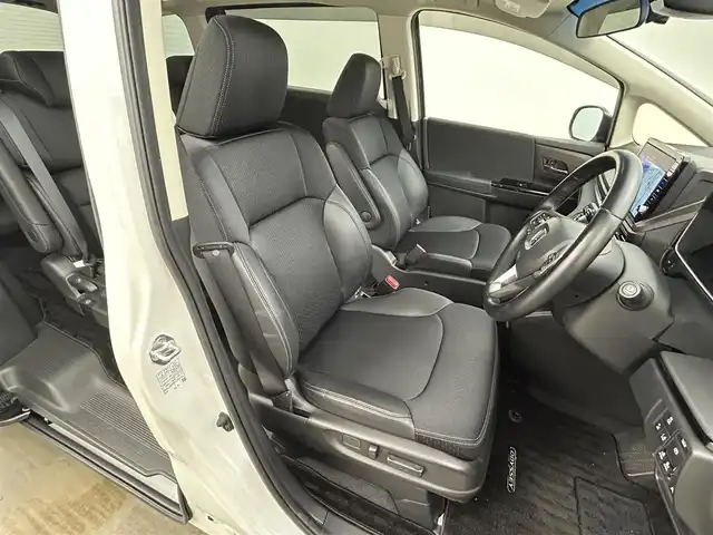 ホンダ オデッセイ ハイブリッド e:HEVアブソルート 岡山県 2021(令3)年 4.4万km プラチナホワイトパール 純正10インチナビ/【HDMI/フルセグ/DVD/CD】/マルチビューカメラ/両側パワースライドドア/純正ドライブレコーダー(前後)/社外レーダー搭載/レーダークルーズコントロール/LEDヘッドライト/オートライト/オートハイビーム/衝突軽減ブレーキ/踏み間違い防止装置/レーンキープアシスト/コーナーセンサー/ハーフレザー/純正アルミホイール