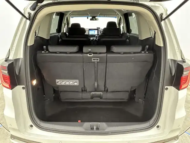 ホンダ オデッセイ ハイブリッド e:HEVアブソルート 岡山県 2021(令3)年 4.4万km プラチナホワイトパール 純正10インチナビ/【HDMI/フルセグ/DVD/CD】/マルチビューカメラ/両側パワースライドドア/純正ドライブレコーダー(前後)/社外レーダー搭載/レーダークルーズコントロール/LEDヘッドライト/オートライト/オートハイビーム/衝突軽減ブレーキ/踏み間違い防止装置/レーンキープアシスト/コーナーセンサー/ハーフレザー/純正アルミホイール