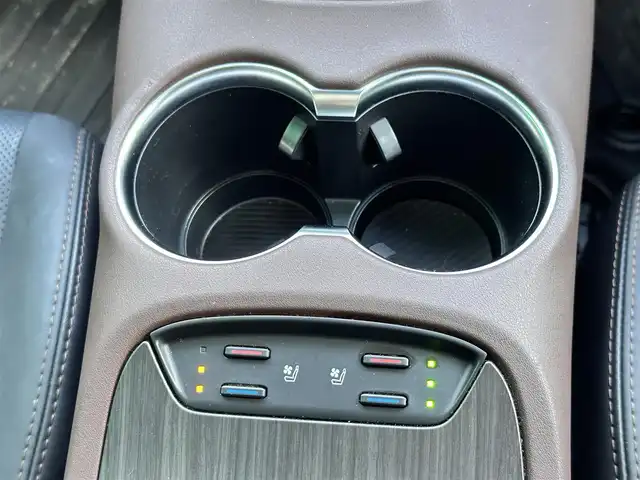 トヨタ ハリアー ハイブリッド Z レザーパッケージ 宮城県 2021(令3)年 7.4万km ホワイトパールクリスタルシャイン 調光パノラマルーフ/＝＝＝/ワンオーナー/トヨタセーフティセンス/・プリクラッシュセーフティ/・レーントレーシングアシスト/・レーダークルーズコントロール/・アダプティブハイビームシステム/・ロードサインアシスト/ブラインドスポットモニター/パーキングサポートブレーキ（前後方静止物/後方接近車両）/デジタルインナーミラー/カラーヘッドアップディスプレイ/TコネクトSDナビゲーションシステム/・12.3インチディスプレイ/・SDナビ/・Bluetooth/・AppleCarPlay/AndroidAuto/・フルセグTV/パノラミックビューモニター/JBLサウンドシステム/本革シート/シートヒーター・エアシート/ハンドルヒーター/パワーシート（メモリ付き）/コーナーセンサー/ハンズフリーパワーバックドア/革巻きステアリング/ステアリングスイッチ/電動パーキングブレーキ/ブレーキホールド/LEDヘッドランプ/フォグランプ/オートライト/スマートキー＆プッシュスタート/スペアキー/電動格納ミラー/純正19インチAW/純正フロアマット/W/サイド/カーテンエアバッグ