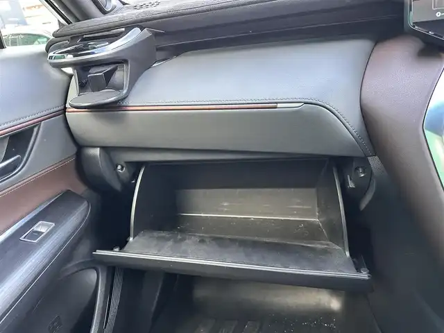 トヨタ ハリアー ハイブリッド Z レザーパッケージ 宮城県 2021(令3)年 7.4万km ホワイトパールクリスタルシャイン 調光パノラマルーフ/＝＝＝/ワンオーナー/トヨタセーフティセンス/・プリクラッシュセーフティ/・レーントレーシングアシスト/・レーダークルーズコントロール/・アダプティブハイビームシステム/・ロードサインアシスト/ブラインドスポットモニター/パーキングサポートブレーキ（前後方静止物/後方接近車両）/デジタルインナーミラー/カラーヘッドアップディスプレイ/TコネクトSDナビゲーションシステム/・12.3インチディスプレイ/・SDナビ/・Bluetooth/・AppleCarPlay/AndroidAuto/・フルセグTV/パノラミックビューモニター/JBLサウンドシステム/本革シート/シートヒーター・エアシート/ハンドルヒーター/パワーシート（メモリ付き）/コーナーセンサー/ハンズフリーパワーバックドア/革巻きステアリング/ステアリングスイッチ/電動パーキングブレーキ/ブレーキホールド/LEDヘッドランプ/フォグランプ/オートライト/スマートキー＆プッシュスタート/スペアキー/電動格納ミラー/純正19インチAW/純正フロアマット/W/サイド/カーテンエアバッグ