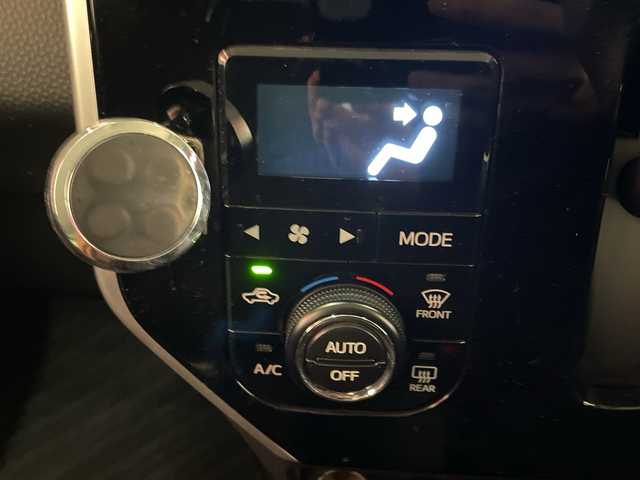 トヨタ ルーミー カスタムG S 埼玉県 2018(平30)年 6.4万km ブラックマイカ/マゼンダベリーメタリック スマートアシスト/純正ナビ/　　CD/BT/フルセグ/バックカメラ/両側電動スライドドア/クルーズコントロール/LEDヘッドライト/シートヒーター/純正14インチアルミホイール/ETC/スマートキー×2/禁煙車/　　