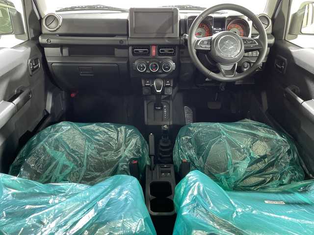 スズキ ジムニー ノマド FC 神奈川県 2025(令7)年 0.1千km アイボリー 登録済未使用車/スズキセーフティサポート/4WD/シートヒーター/ダウンヒルアシストコントロール/革巻きステアリング/ステアリングスイッチ/Autoライト/アイドリングストップ機能/コーナーセンサー/ヘッドライトレベライザー/ヘッドライトウォッシャー/LEDヘッドライト/フォグランプ/電動格納ミラー/ウィンカーミラー/背面タイヤ/純正15インチアルミホイール