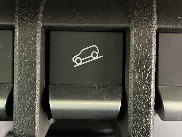 スズキ ジムニー ノマド FC 神奈川県 2025(令7)年 0.1千km アイボリー 登録済未使用車/スズキセーフティサポート/4WD/シートヒーター/ダウンヒルアシストコントロール/革巻きステアリング/ステアリングスイッチ/Autoライト/アイドリングストップ機能/コーナーセンサー/ヘッドライトレベライザー/ヘッドライトウォッシャー/LEDヘッドライト/フォグランプ/電動格納ミラー/ウィンカーミラー/背面タイヤ/純正15インチアルミホイール