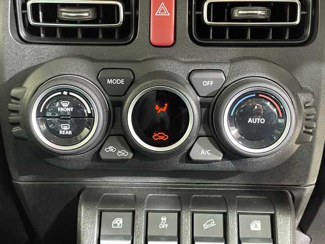 スズキ ジムニー ノマド FC 神奈川県 2025(令7)年 0.1千km アイボリー 登録済未使用車/スズキセーフティサポート/4WD/シートヒーター/ダウンヒルアシストコントロール/革巻きステアリング/ステアリングスイッチ/Autoライト/アイドリングストップ機能/コーナーセンサー/ヘッドライトレベライザー/ヘッドライトウォッシャー/LEDヘッドライト/フォグランプ/電動格納ミラー/ウィンカーミラー/背面タイヤ/純正15インチアルミホイール