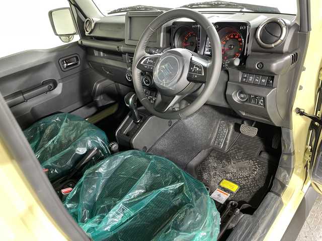 スズキ ジムニー ノマド FC 神奈川県 2025(令7)年 0.1千km アイボリー 登録済未使用車/スズキセーフティサポート/4WD/シートヒーター/ダウンヒルアシストコントロール/革巻きステアリング/ステアリングスイッチ/Autoライト/アイドリングストップ機能/コーナーセンサー/ヘッドライトレベライザー/ヘッドライトウォッシャー/LEDヘッドライト/フォグランプ/電動格納ミラー/ウィンカーミラー/背面タイヤ/純正15インチアルミホイール